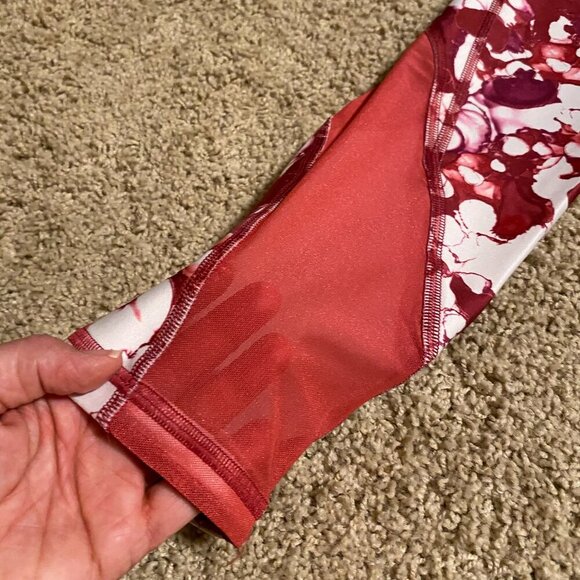 Under Armour Flower Print Compression / Heat Gear Leggings Size Medium - Picture 4 of 11